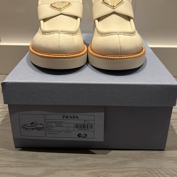 Prada Leather Loafers size 41 STEAL!!! - Picture 2 of 7